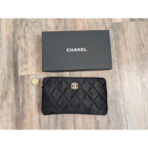CHANEL Makeup GWP Quilted Cosmetic Pouch With Gold CC Zipper Box VIP Novelty - Picture 1 of 4